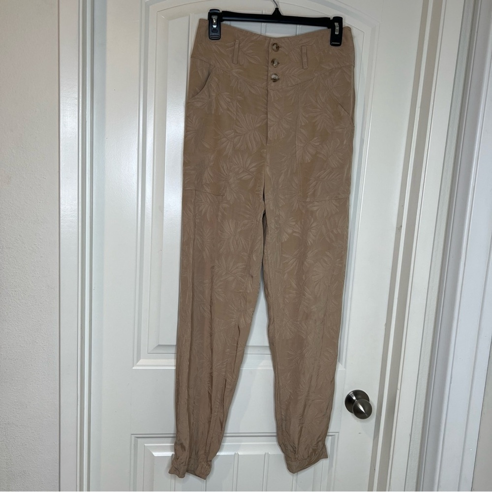 NWT William B Women’s Tan Tropical Jacquard Satin floral Jogger Pants Size Small